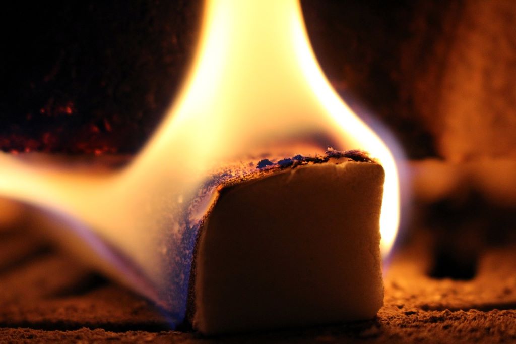 Kamin anzünden: Mit einfachen Schritten zu wohliger Wärme