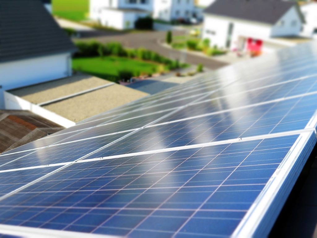 So reinigen Sie Ihre Solaranlage richtig