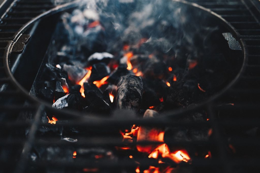 Den Grillkamin richtig an den Schornstein anschließen