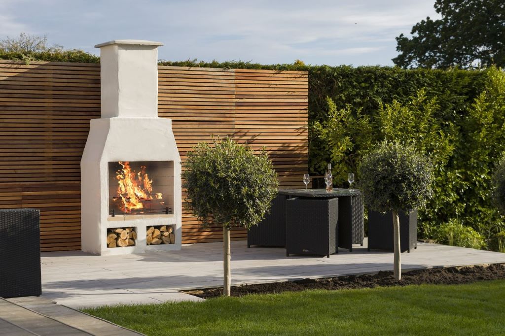 Der Gartenkamin – Feuerzauber im Garten