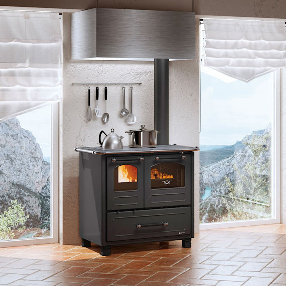 La Nordica Holzherd FAMILY 4,5 anthrazit Ambientebild | Klimaworld.com