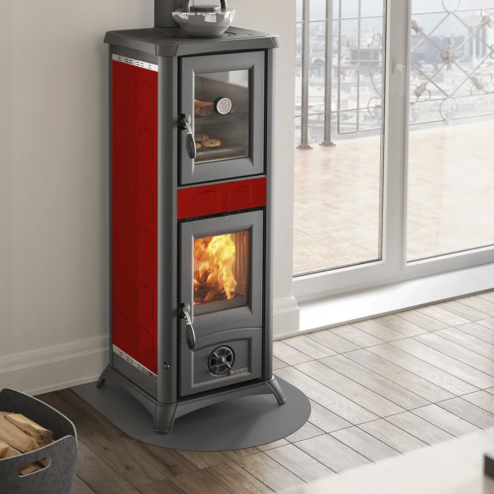 La Nordica Kuechenofen GEMMA FORNO bordeaux im Beispiel modernes Wohnzimmer | klimaworld.com