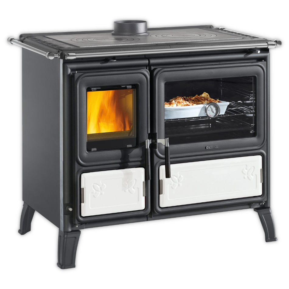 La Nordica Holzherd MILLY.16 aus Stahl mit Kochplatte oben, Feuerraum links, Backofen mit Glas rechts | Klimaworld.com