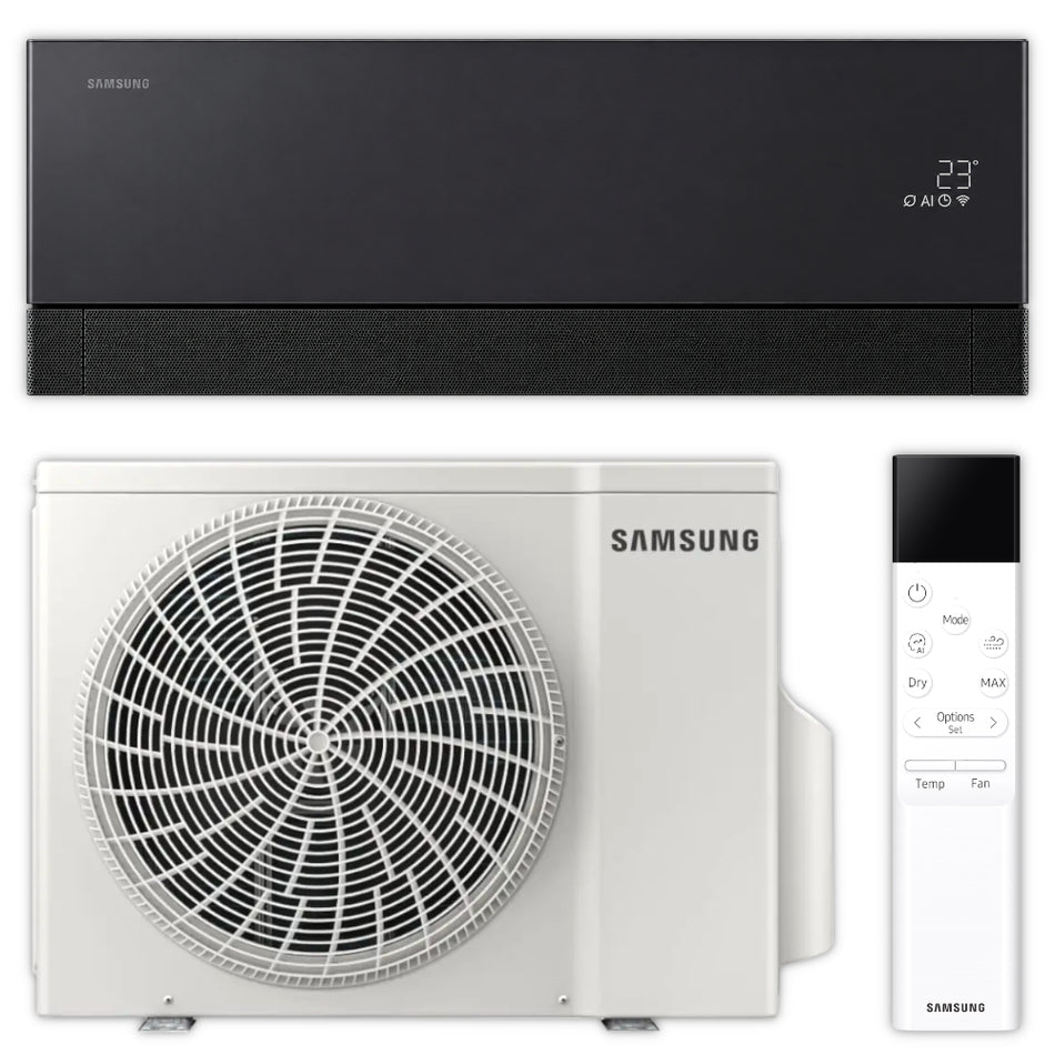 Samsung Klimaanlage WindFree Première+ mit schwarzem Wandgeraet, weissem Aussengeraet und weisser Fernbedienung frontal | Klimaworld.com
