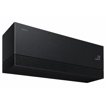 Samsung Klimaanlage Wandgeraet WindFree Première/+ in Schwarz, schraeg von unten mit Lochraster und Display | Klimaworld.com

