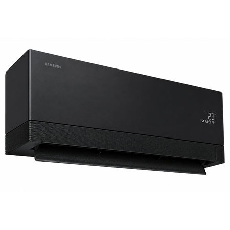 Samsung Klimaanlage Wandgeraet WindFree Première/+ in Schwarz, schraeg von unten, Luftklappe teilweise offen | Klimaworld.com
