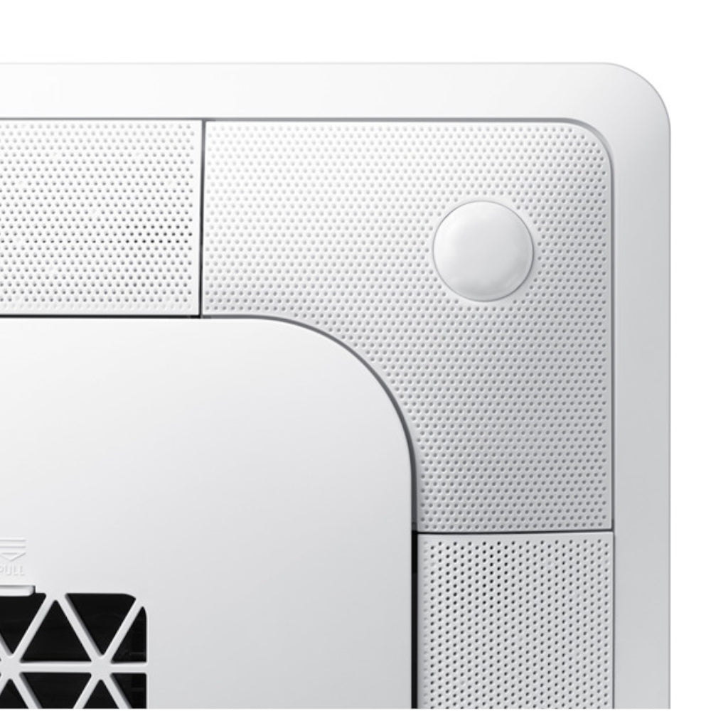 Detailansicht Samsung WindFree 4-Wege-Deckenkassette mit weisser Frontblende, gelochter Oberflaeche und rundem Sensorfeld in der Ecke | Klimaworld.com