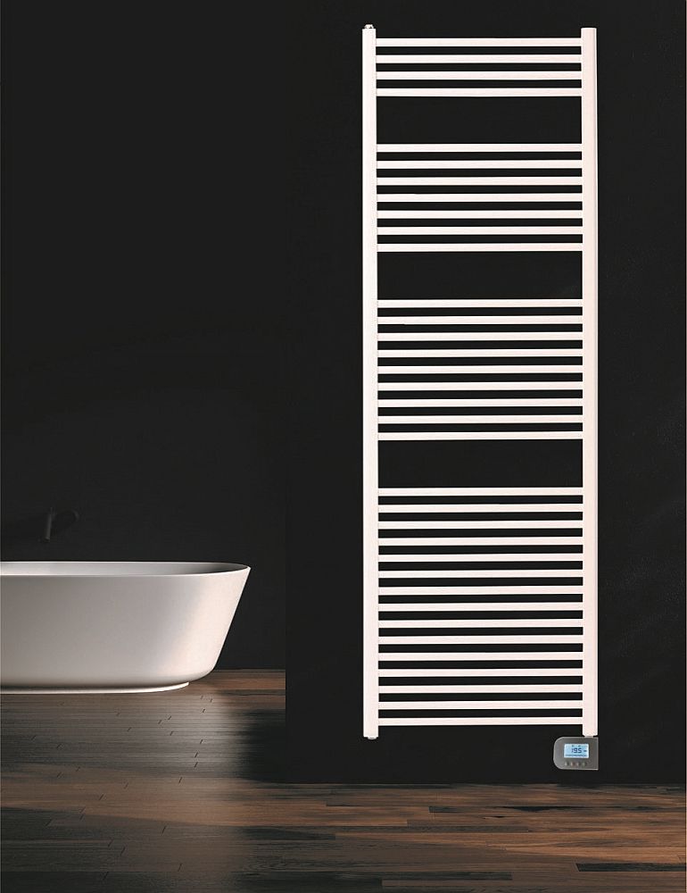 HM elektrischer Badheizkoerper Thetis E | Ambientebild Bad dunkel | 1800x600 mm | 900 Watt | www.klimaworld.com