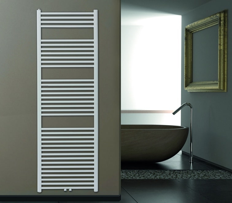 HM Badheizkörper Thetis gerade | Ambientebild Bad dunkel | 1200x750 mm | Mittelanschluss | www.klimaworld.com