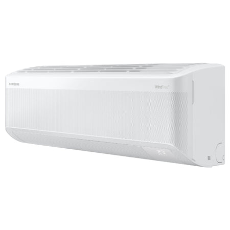 Samsung Klimaanlage Wandgeraet WindFree Avant AR70F09C1AWNEU in Weiss, schräge Seitenansicht mit Display unten rechts | Klimaworld.com