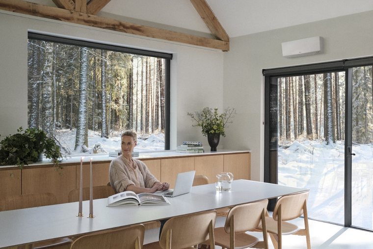 Daikin R32 Perfera Inneneinheit- Ambientebild | Klimaworld.com