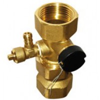 Afriso Kappenventil aus Messing mit schwarzer Schutzkappe und seitlichem Anschluss fuer Ausgleichsgefaesse | Klimaworld.com