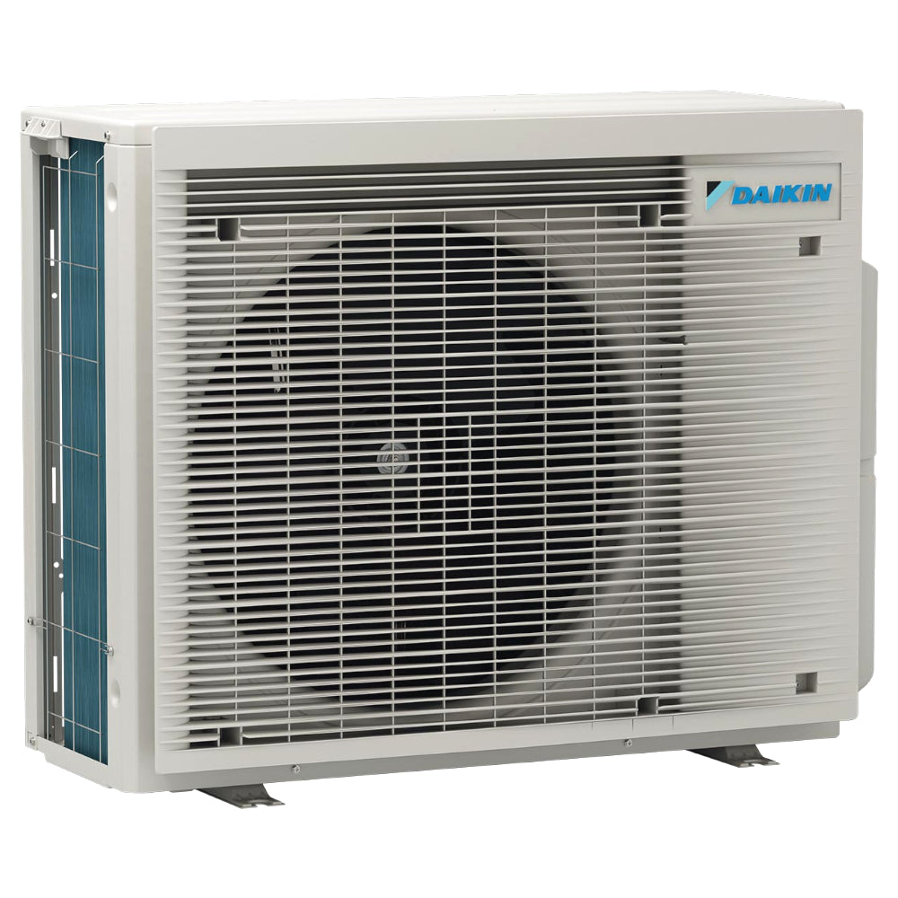 Daikin Aussengeraet 3MXM68A9 mit weissem Metallgehaeuse, Frontgitter und grossem Ventilator, seitlich dargestellt | Klimaworld.com