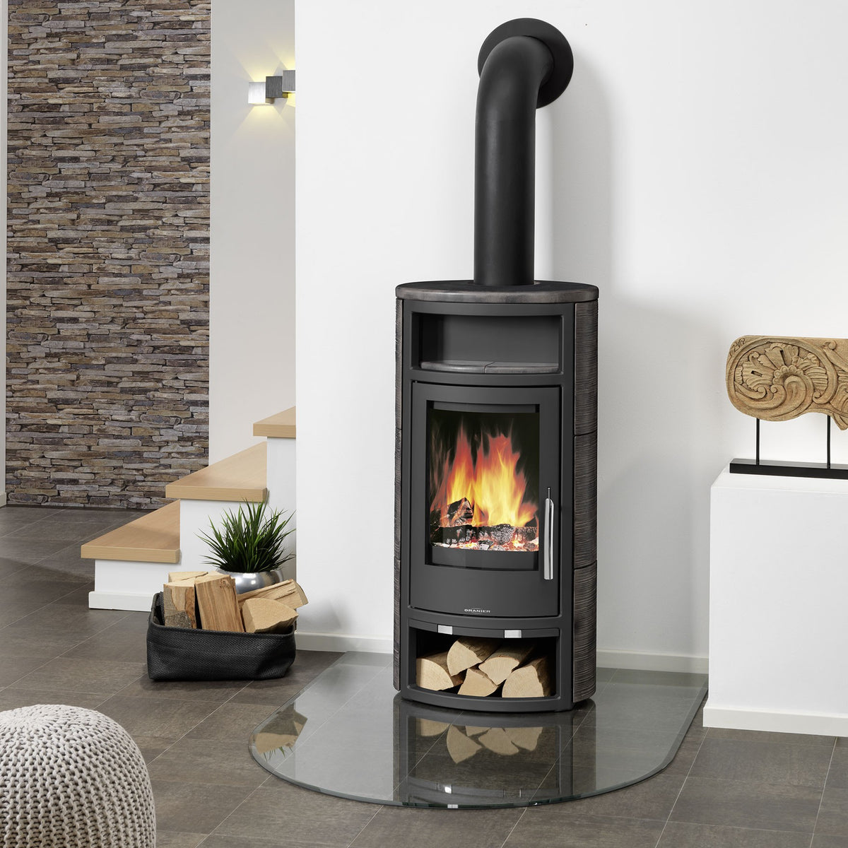 Oranier Polar 4 Korpus Stahl Schwarz mit Kachel seidenweiß Kaminofen 5 kW