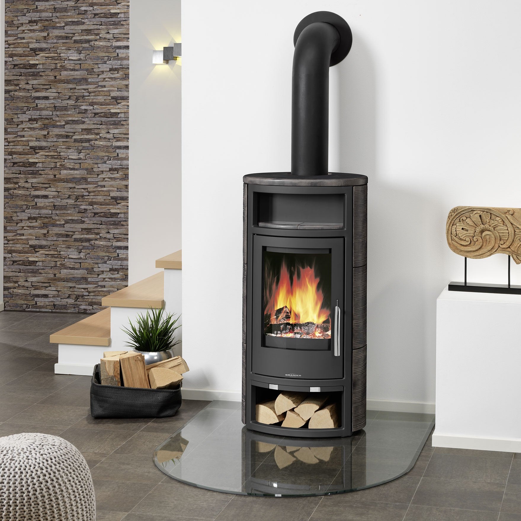 Oranier Polar 4 Korpus Stahl Schwarz mit Kachel seidenweiß Kaminofen 5 kW
