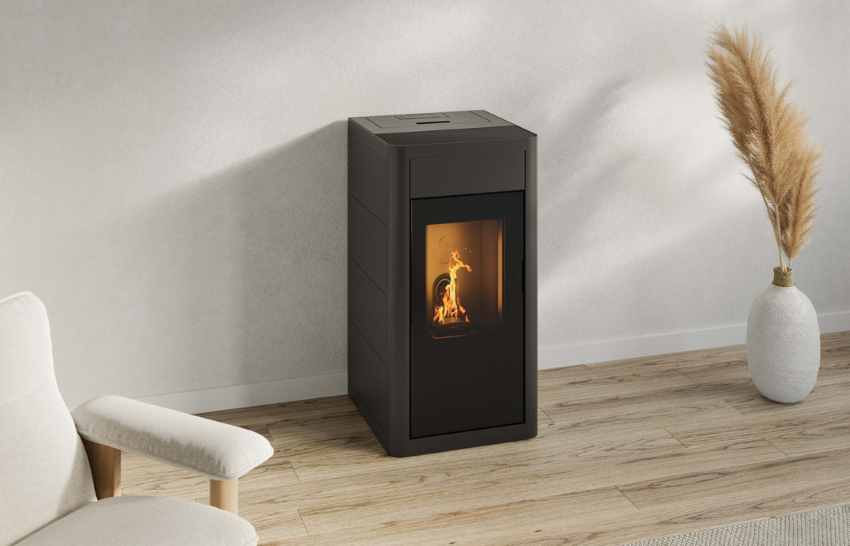 ThermoFlux Pelletkamin ALice mit 9 kW | klimaworld - Ambientebild