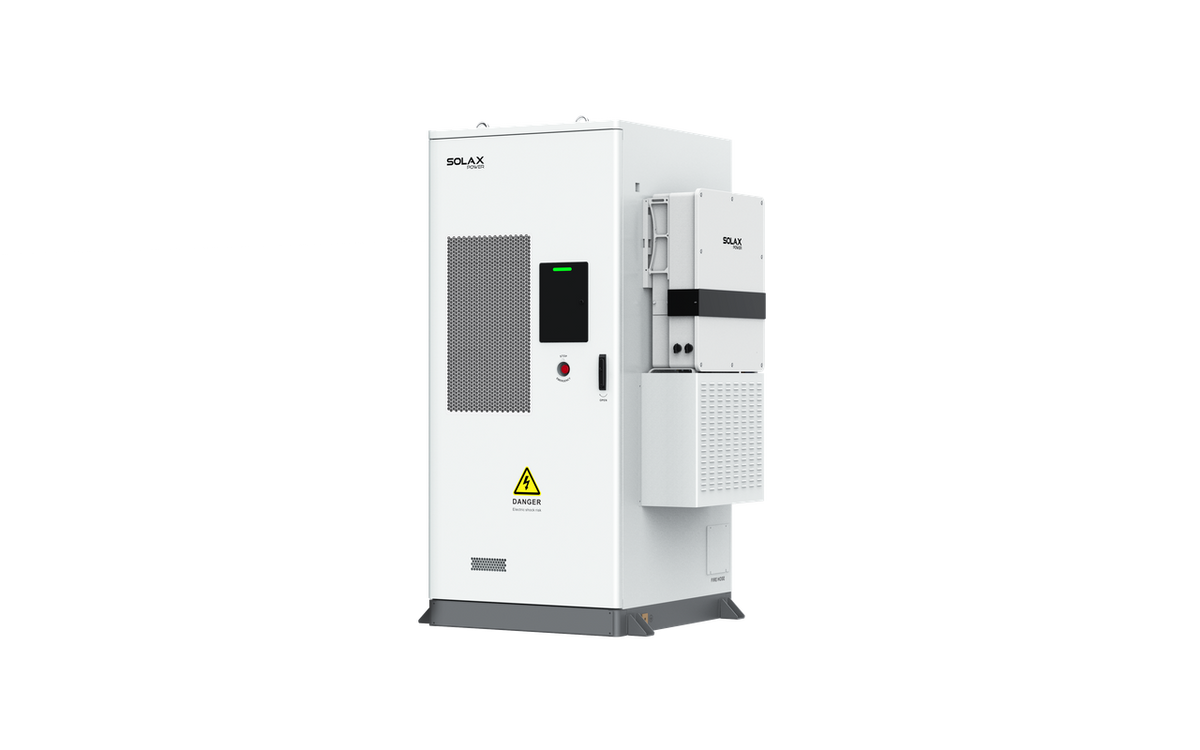 Weißer SolaX AELIO B100 Batterieschrank mit Wechselrichter X3-AELIO-49,9K Ansicht von schraeg rechts | Klimaworld