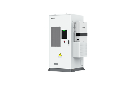 Weißer SolaX AELIO B100 Batterieschrank mit Wechselrichter X3-AELIO-60K Ansicht von schraeg rechts | Klimaworld