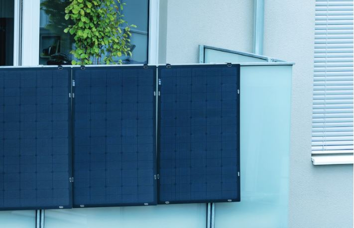  2 flexible Solarpanele mit je 105Wp | schlankste Variante | Ein Wechselrichter Einfachste Plug and Play Montage am Balkon 5m Kabellänge